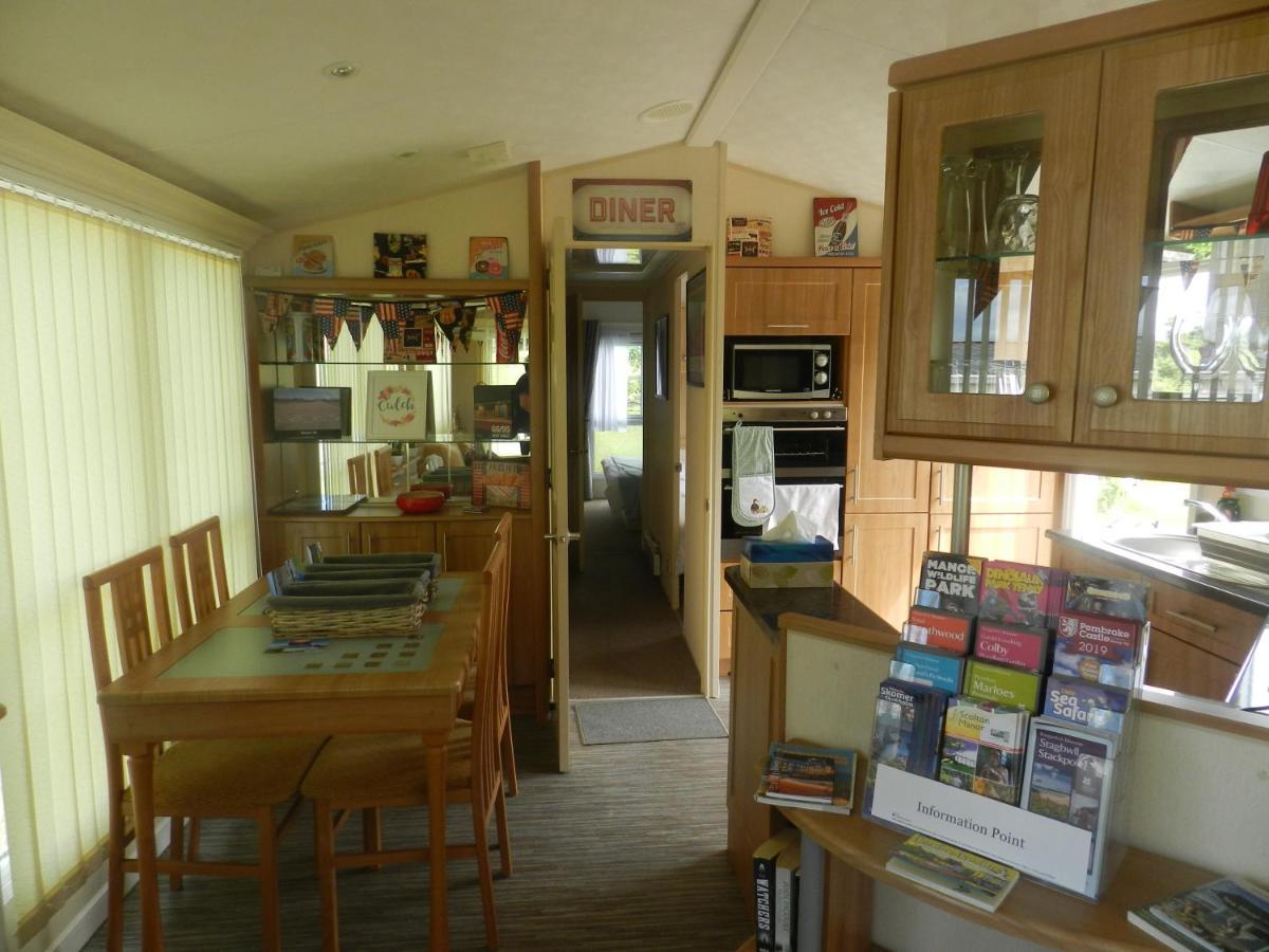 Cwtch Caravans Little Haven Εξωτερικό φωτογραφία