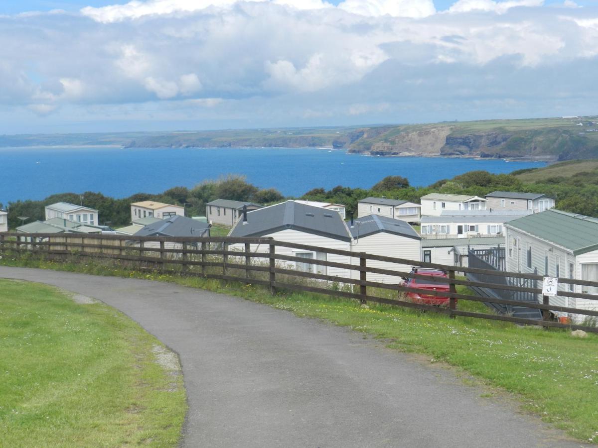 Cwtch Caravans Little Haven Εξωτερικό φωτογραφία