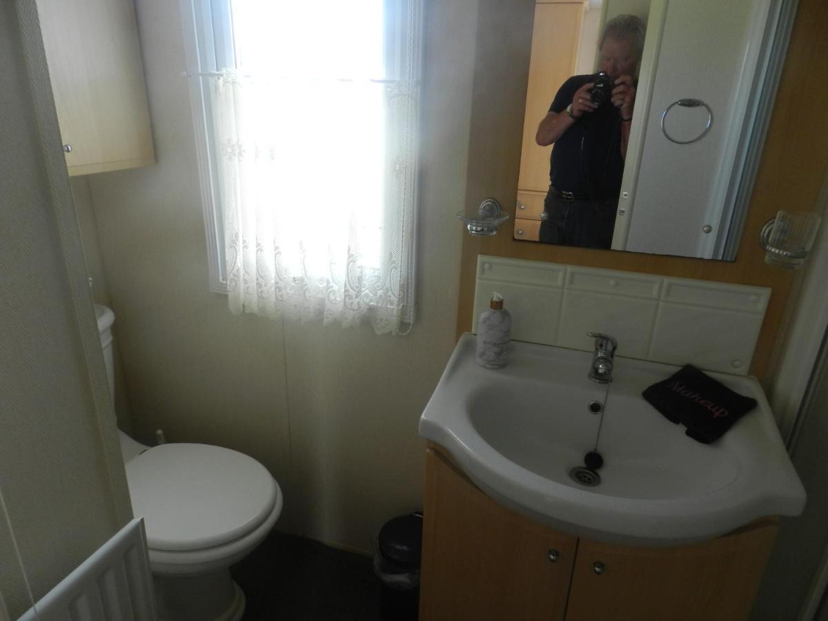 Cwtch Caravans Little Haven Εξωτερικό φωτογραφία